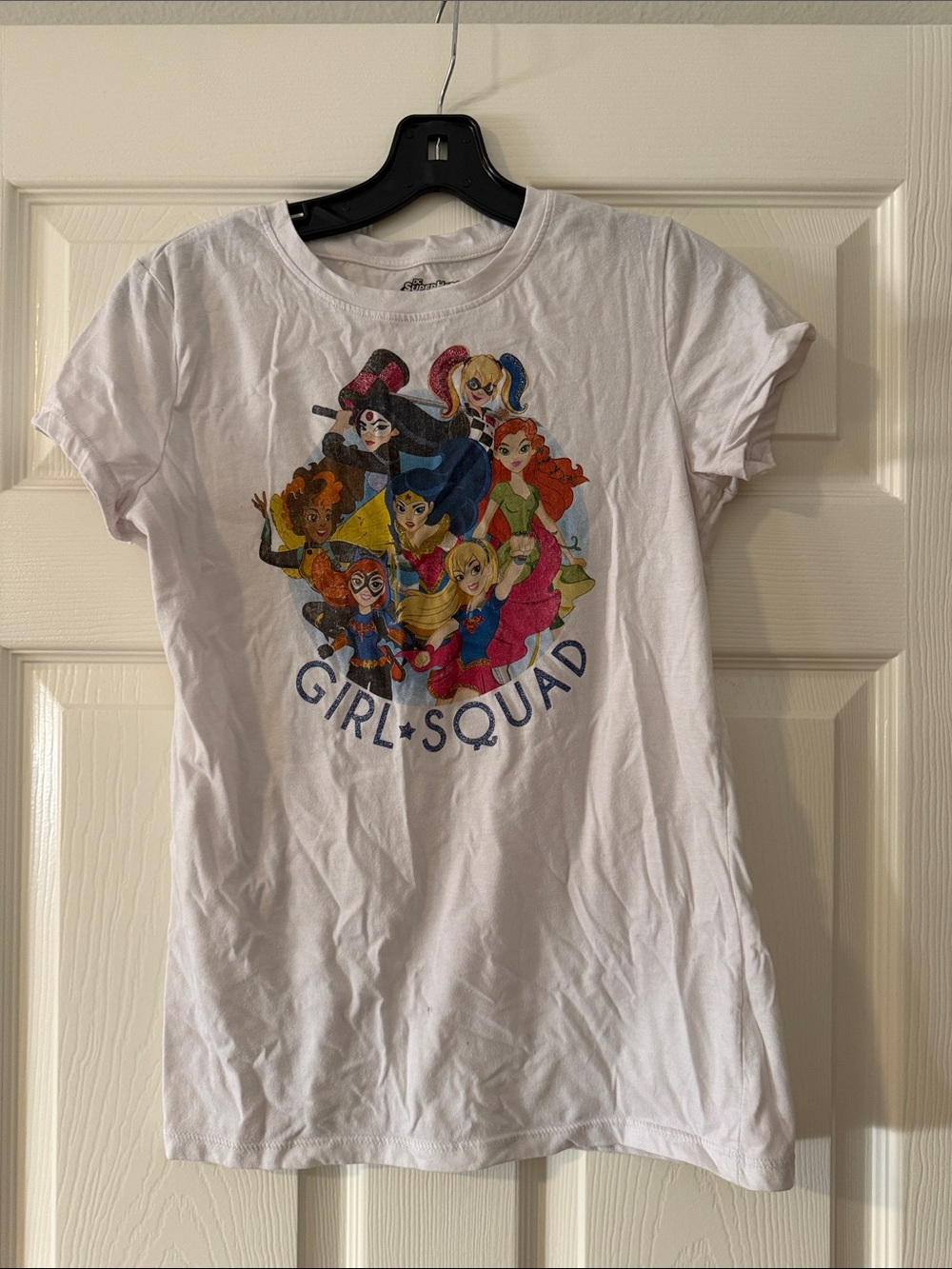 DC White Girls' Squad Graphic Tee - Multicolor Print